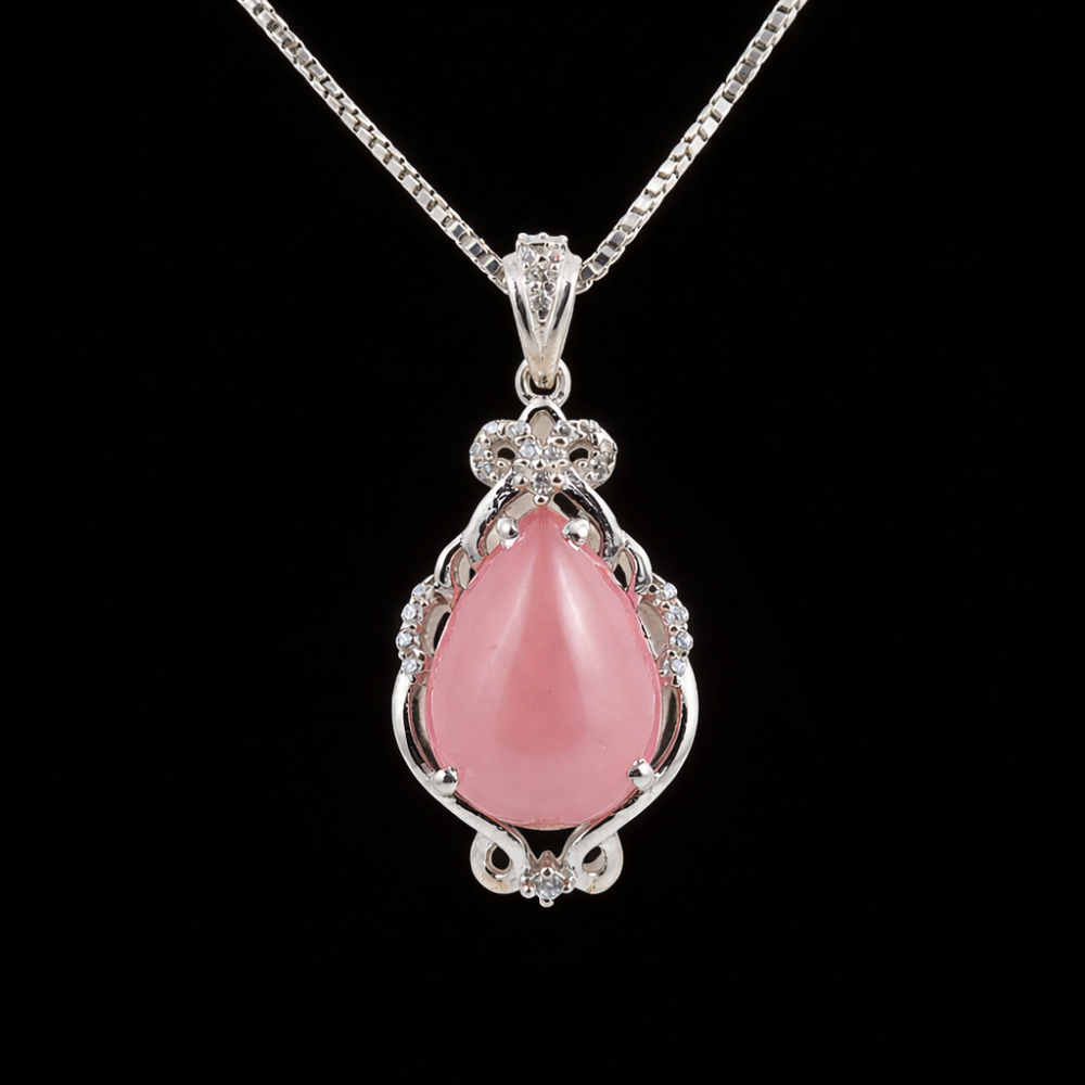 Elegant pendant with rose quartz